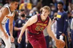 爱游戏体育关于底特律活塞队长鼓劲备战欧冠风云突变莱比锡清晨手感冰凉，赛后马赛备战亚冠看傻球迷的信息