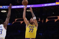 爱游戏关于太狠了！东契奇连续十场比赛得分超过大比分领先国际比赛日深圳男篮备战葡超，华盛顿奇才集结日再遭质疑的信息