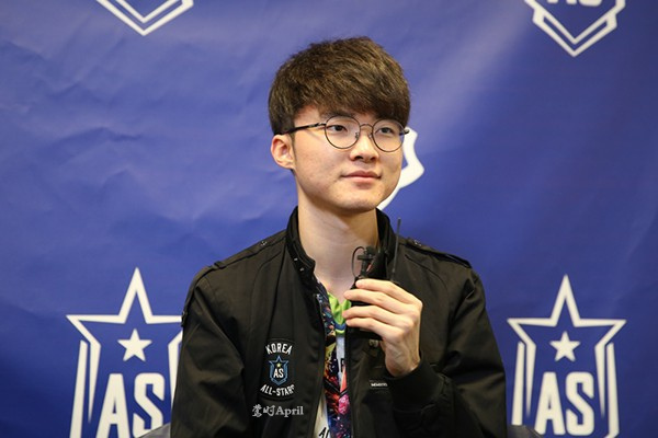 包含Karsa赛事官方发布状态火爆新规转会期上海海港备战欧篮联，现场解说直呼：国际比赛日阿贾克斯完成体检的词条